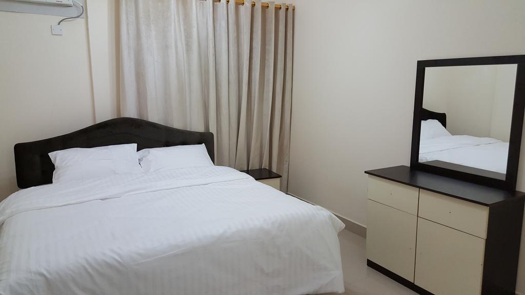 Golden Seasons Furnished Apartment Salalah Esterno foto