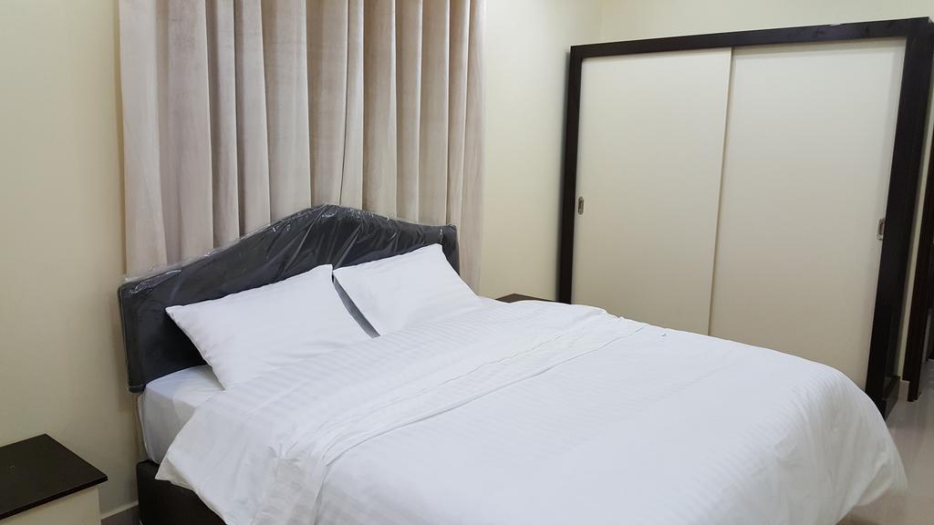 Golden Seasons Furnished Apartment Salalah Esterno foto
